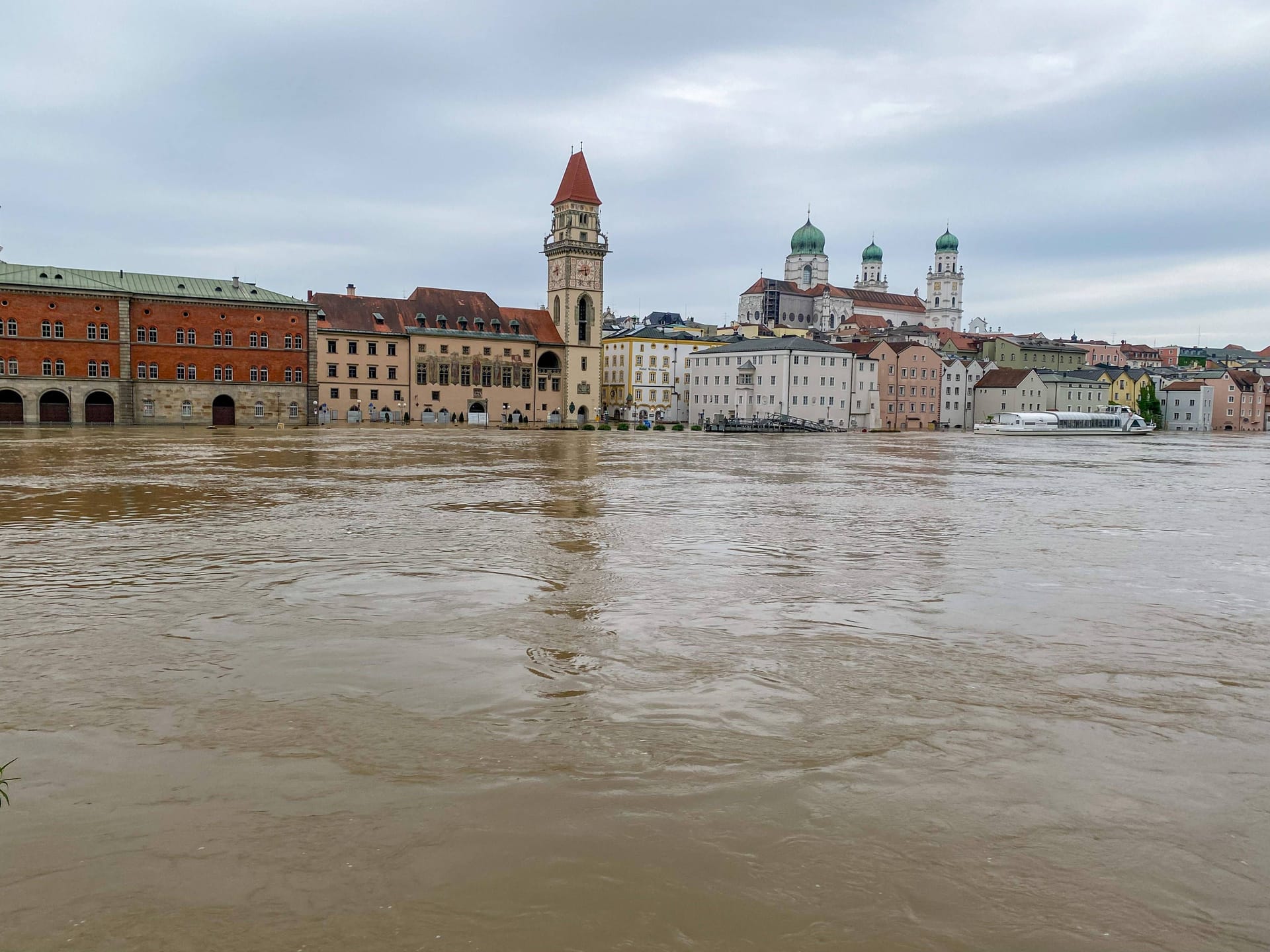 Die Donau in Passau: Der Pegelstand geht auf 10 Meter zu.