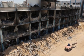 Ein von der UN als Schule genutztes Gebäude im Flüchtlingslager Jabalia im Gazastreifen wurde ebenfalls zum Ziel israelischer Angriffe.