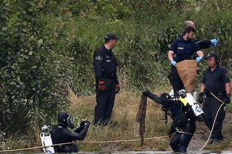 Polizeieinsatz am Rheinufer nach dem Leichenfund.