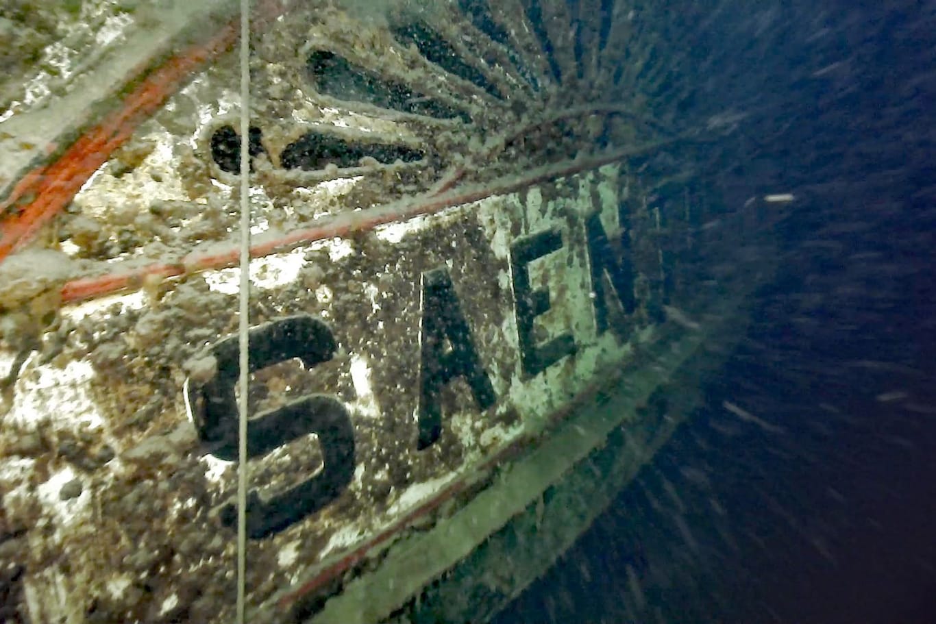 Das Dampfschiff «Säntis» ist auf dem Grund des Bodensees zu sehen. Am 2. Mai 1933 wurde es ausgemustert und im See versenkt.