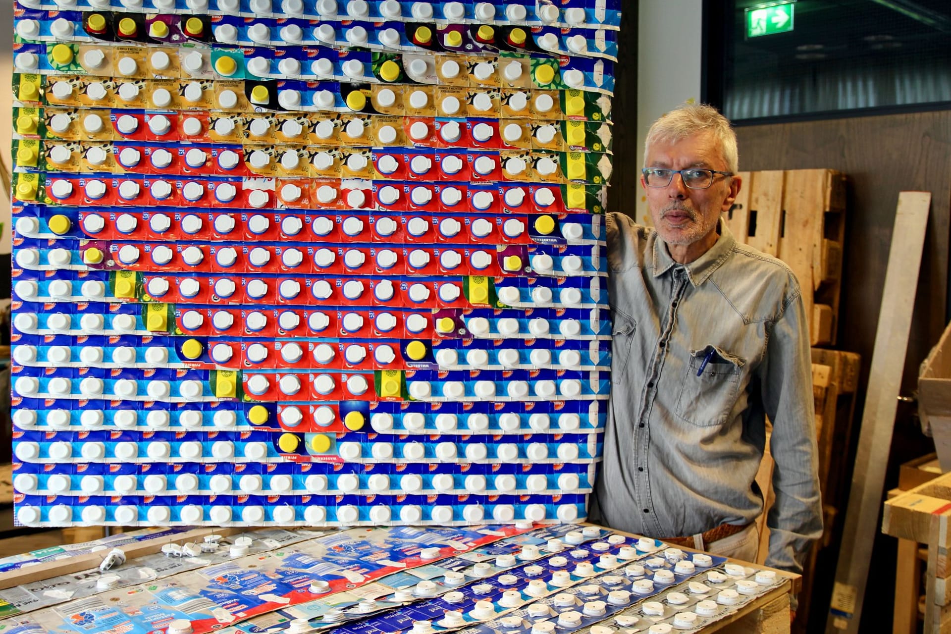 132.809 Kilo Brot werden täglich in München weggeworfen. Ein Kunstprojekt, an dem auch Franz Nagl (oben) teilnimmt, will darauf aufmerksam machen.