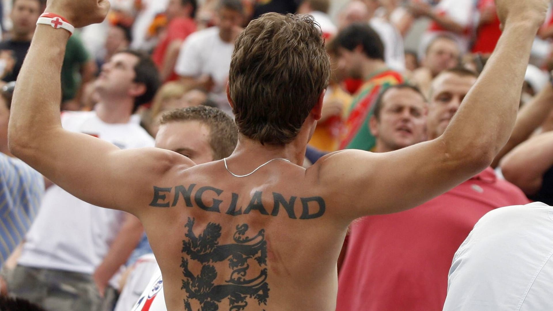 Ein England-Fan bei der WM 2006 in Deutschland (Archivbild): Auch zur Europameisterschaft werden viele Fans von der Insel erwartet.