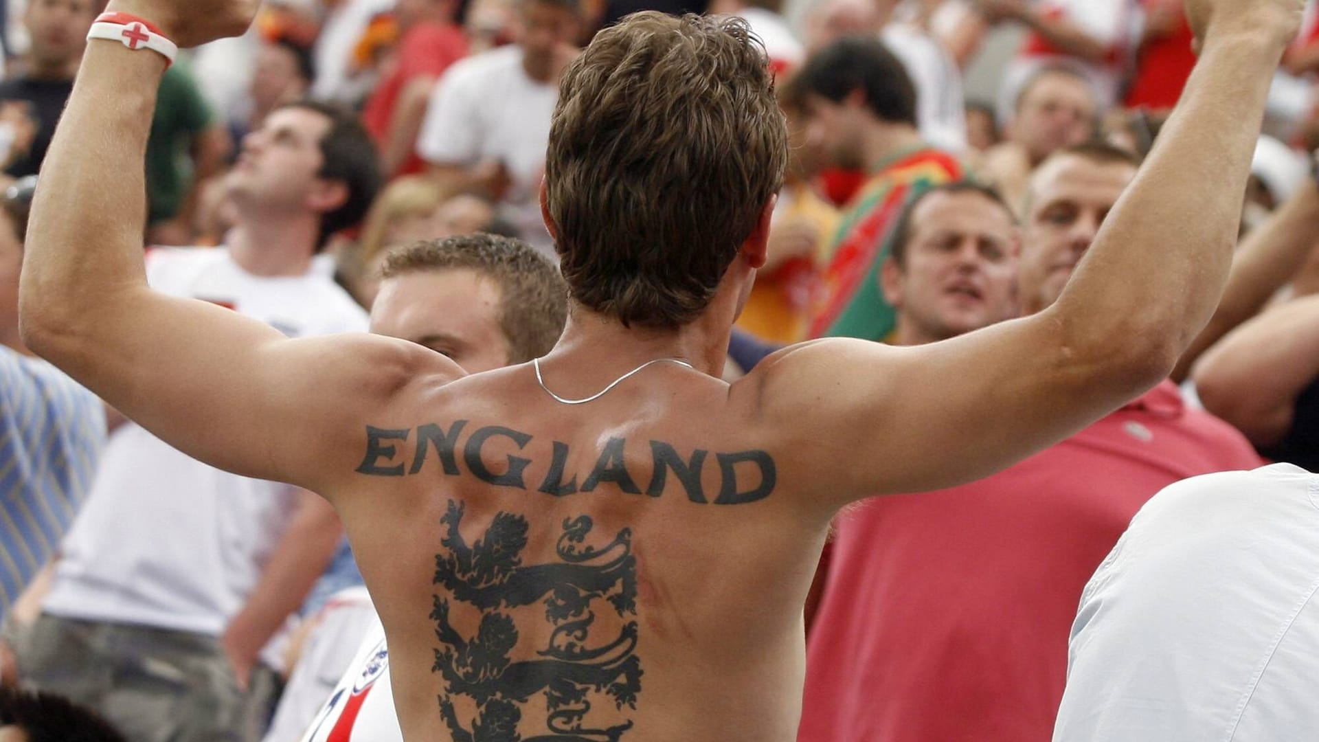 Ein England-Fan bei der WM 2006 in Deutschland (Archivbild): Auch zur Europameisterschaft werden viele Fans von der Insel erwartet.