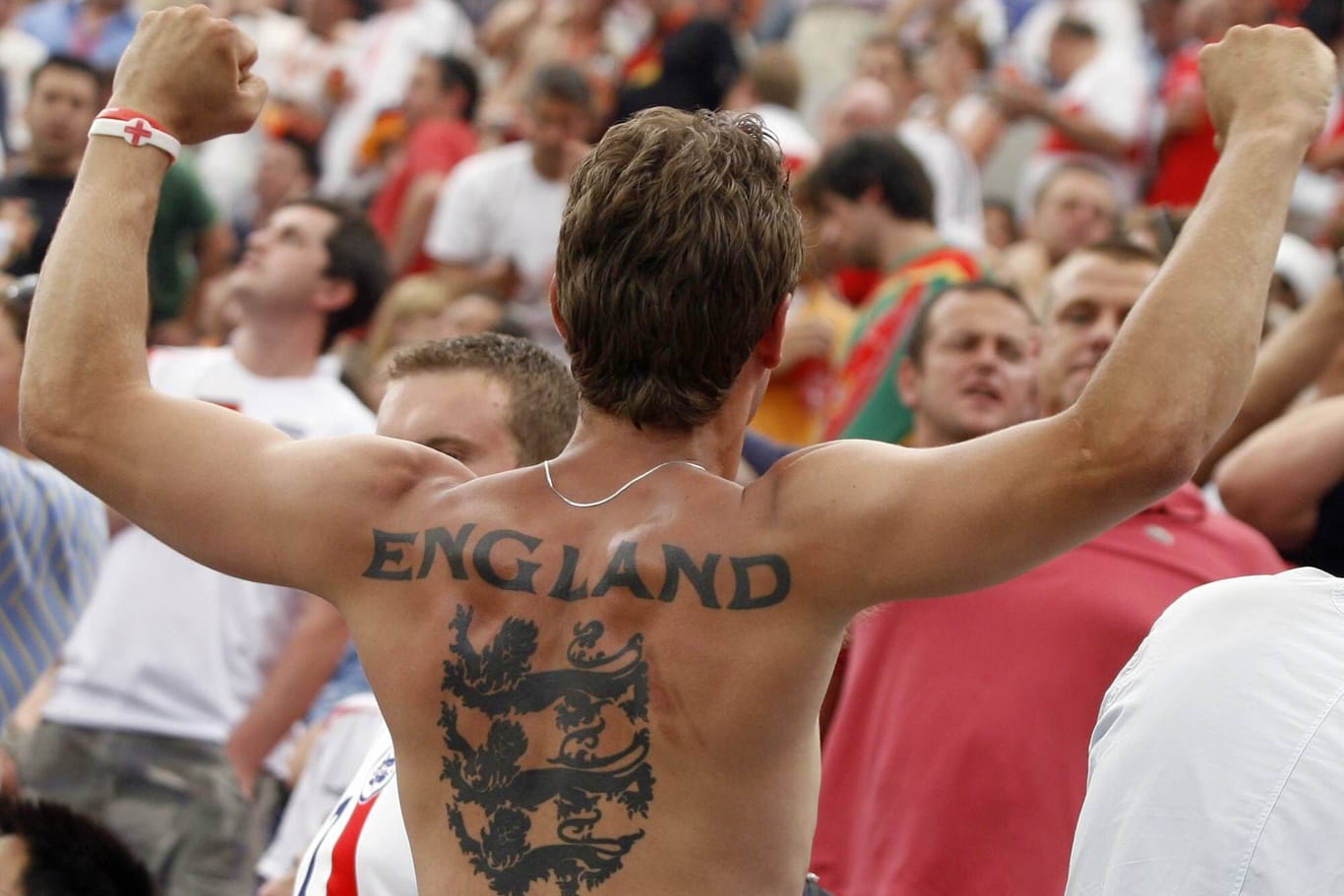 Ein England-Fan bei der WM 2006 in Deutschland (Archivbild): Auch zur Europameisterschaft werden viele Fans von der Insel erwartet.
