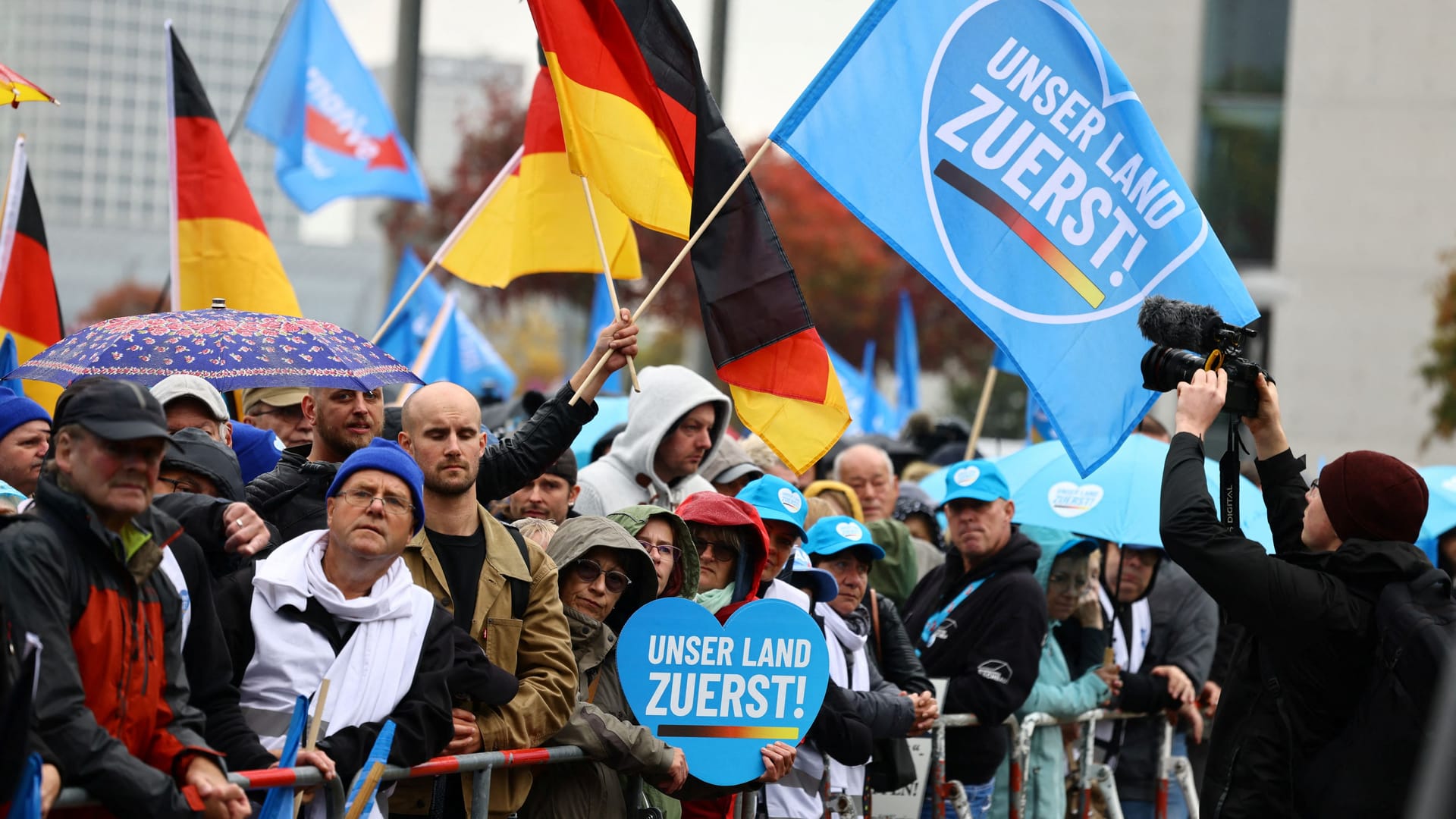 Demonstration 2022 in Berlin: Die AfD ist in Teilen Ostdeutschlands auf dem Weg zur Volkspartei, sagt Steffen Mau.