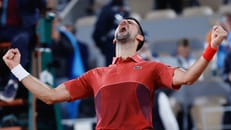3 Uhr nachts: Djokovic siegt dramatisch und will auf Party