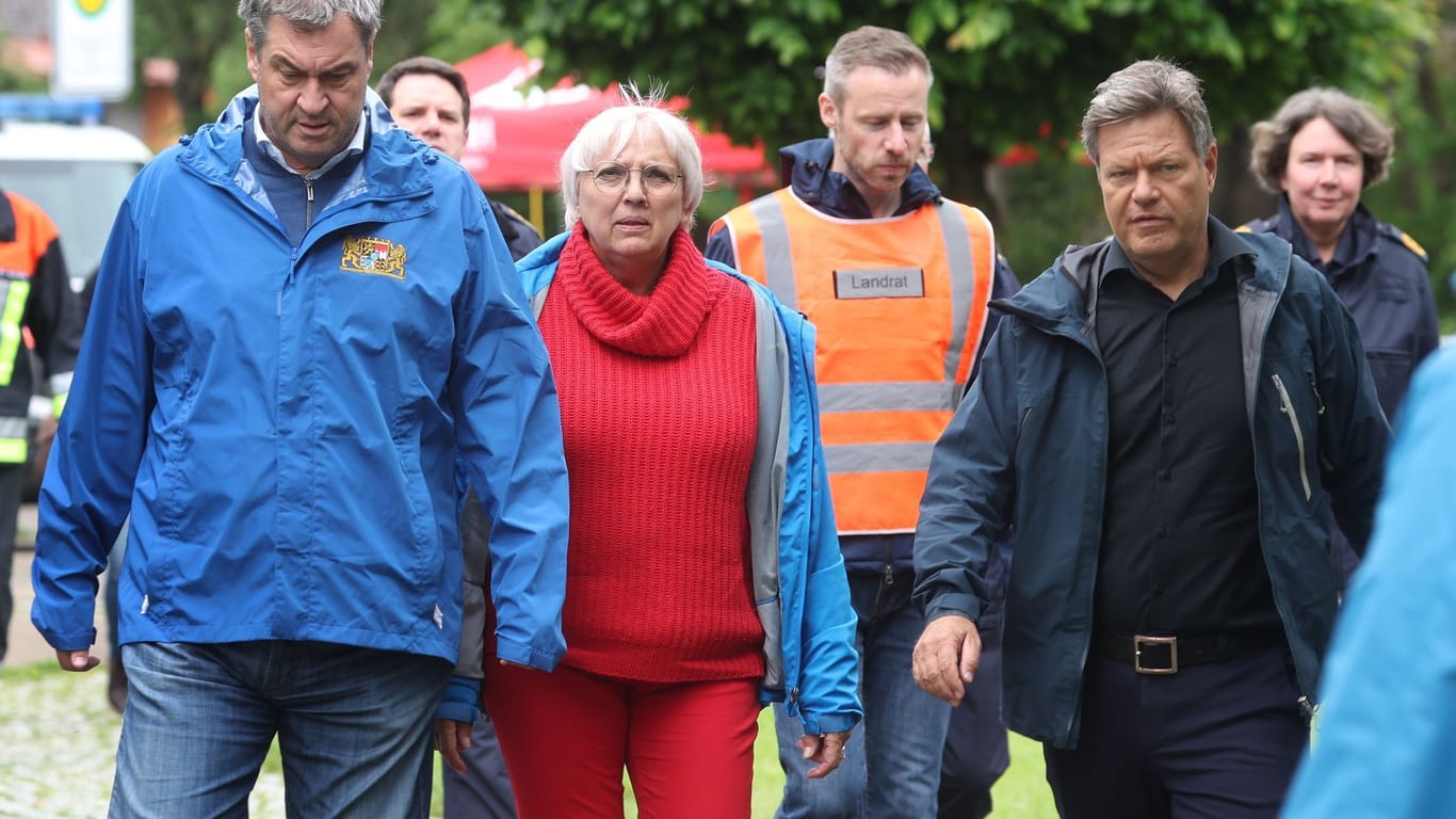 Söder, Roth und Habeck vor Ort