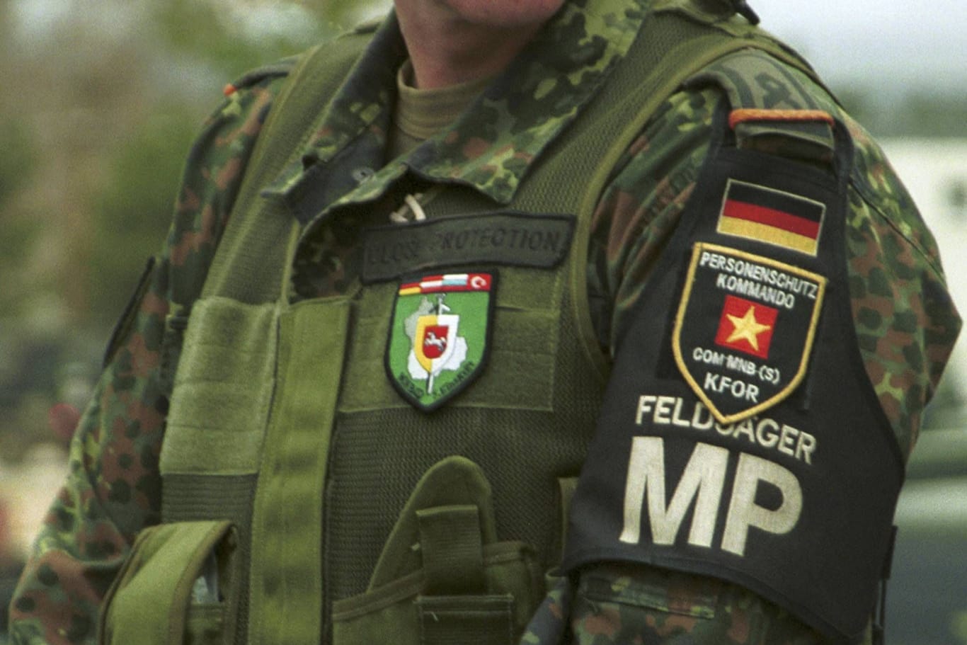 Abzeichen eines Feldjägers der Bundeswehr beim KFOR-Einsatz im Kosovo (Archivbild): Wird Deutschland auch im Gazastreifen an einer Schutztruppe teilnehmen?