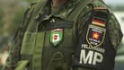 Abzeichen eines Feldjägers der Bundeswehr beim KFOR-Einsatz im Kosovo (Archivbild): Wird Deutschland auch im Gazastreifen an einer Schutztruppe teilnehmen?