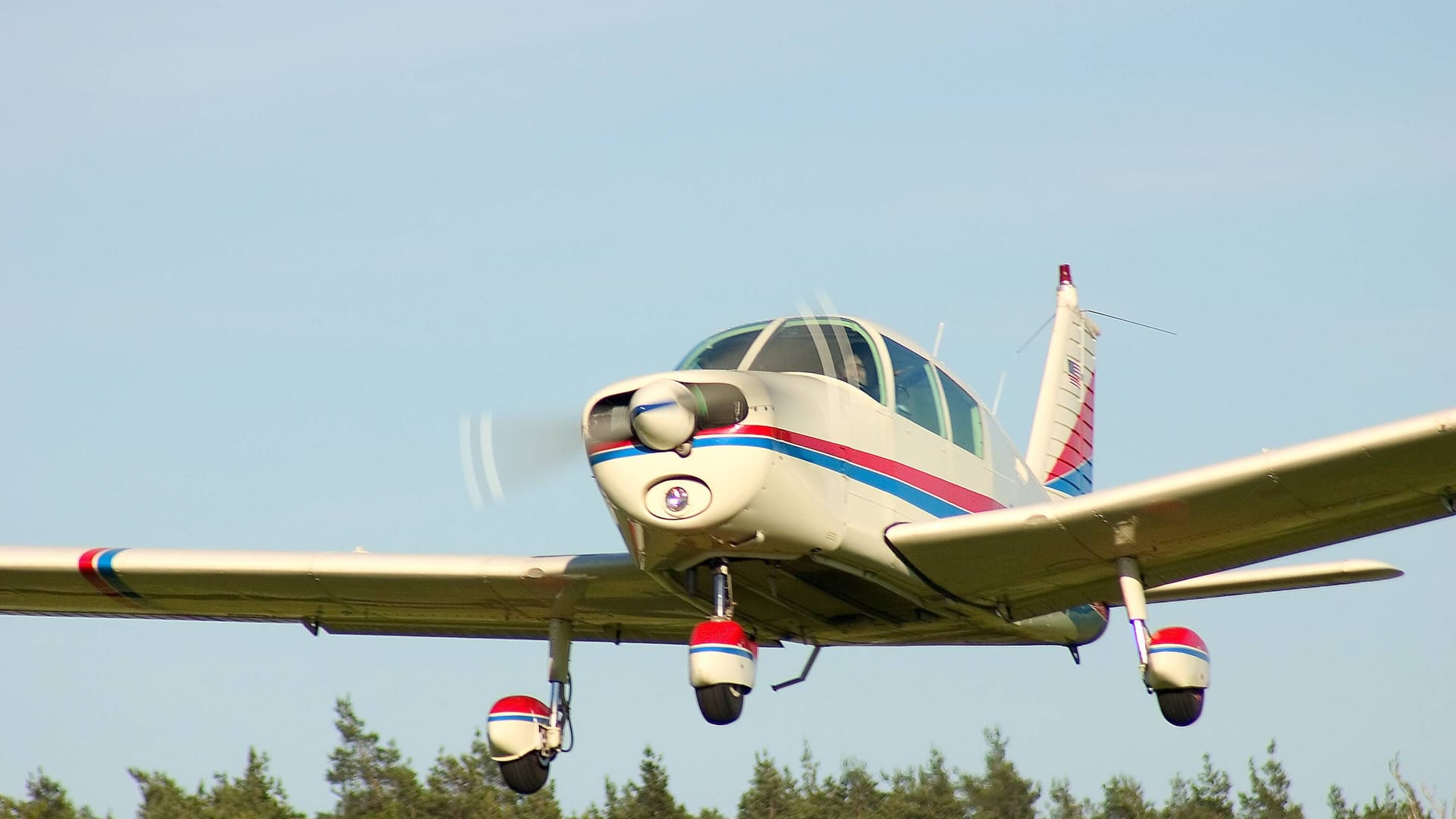 Ein Motorsegelflieger beim Start (Symbolbild).