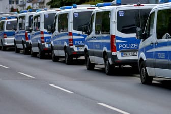 Einsatzwagen der Polizei in NRW (Symbolfoto): Der Achtjährige aus Velbert ist wieder da.