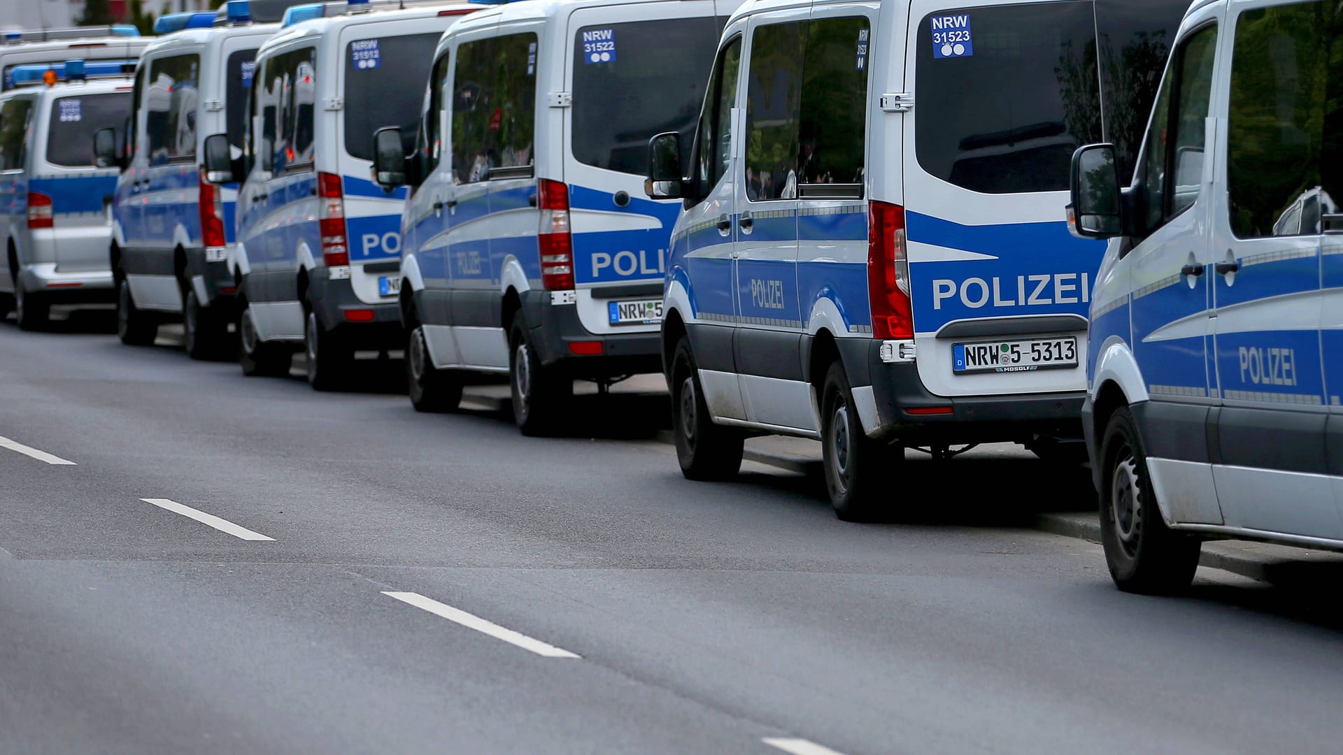 Einsatzwagen der Polizei in NRW (Symbolfoto): Der Achtjährige aus Velbert ist wieder da.