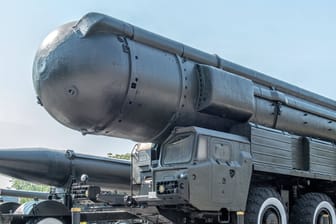 Eine russische SS-20-Rakete (Archivbild): Der russische Präsident Wladimir Putin überlegt, wieder solche Mittelstreckenraketen zu bauen.