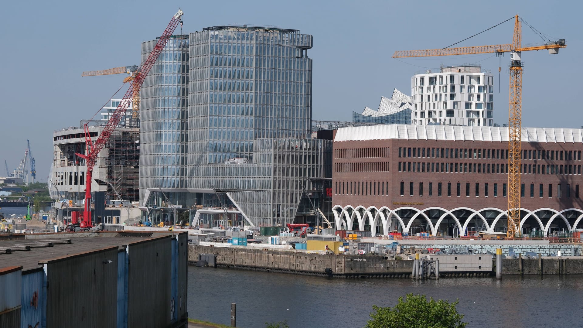 Die Baustelle des Überseequartiers am Chicagokai in der Hafencity (Archivbild): Im Oktober soll hier große Eröffnung gefeiert werden. Die Baustelle des Überseequartiers am Chicagokai in der Hafencity (Archivbild): Im Oktober soll hier große Eröffnung gefeiert werden.