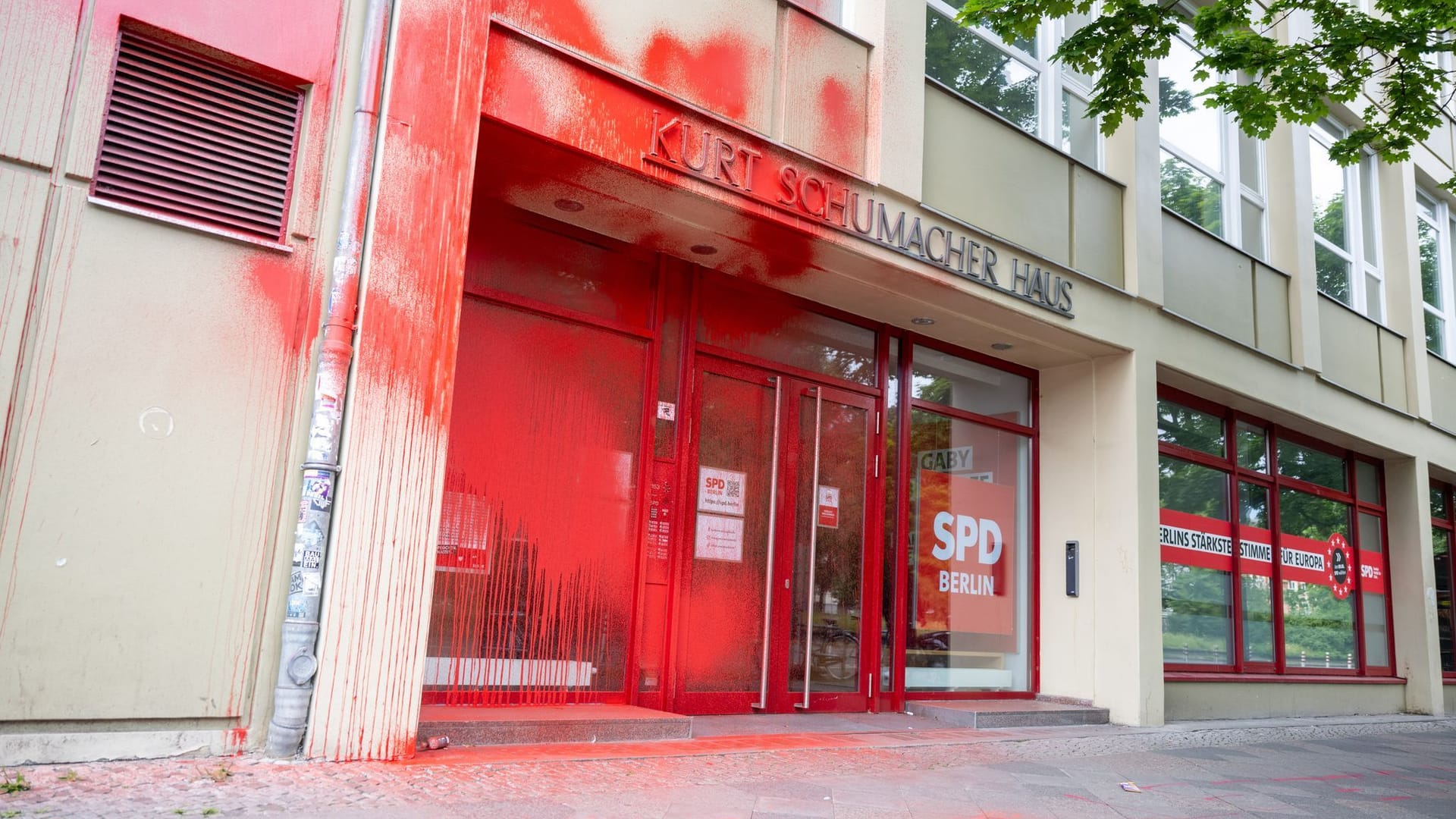 Farbanschlag auf Berliner SPD-Zentrale