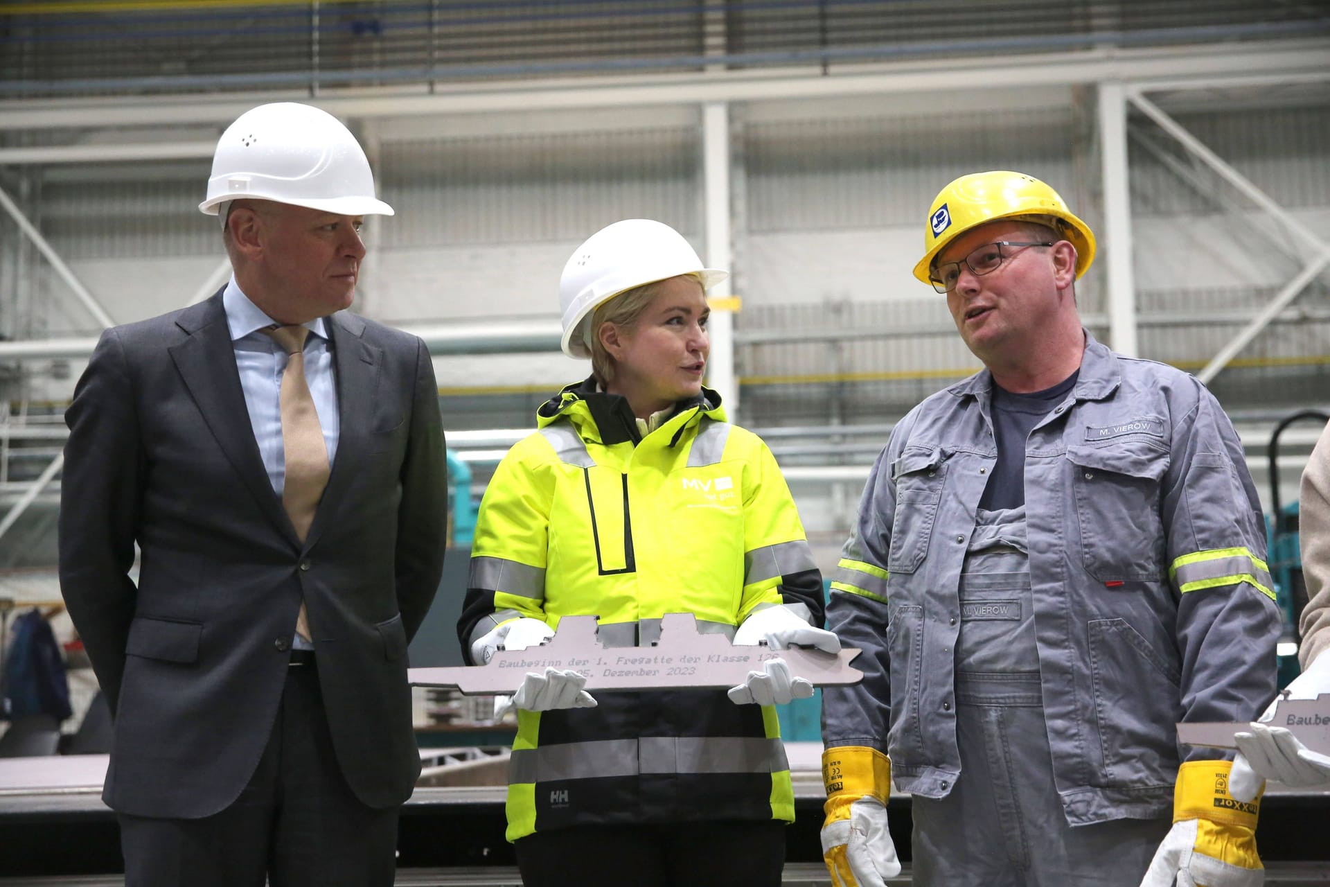 Manuela Schwesig im Dezember 2023 in Wolgast (Archivbild): Damals wurde der Baubeginns der 1. Fregatte der Klasse F126 der Bundesmarine mit eingeläutet.