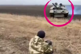 Ukraine-Krieg: Videoaufnahmen sollen den modifizierten Panzer vom Typ T-72AMT zeigen.