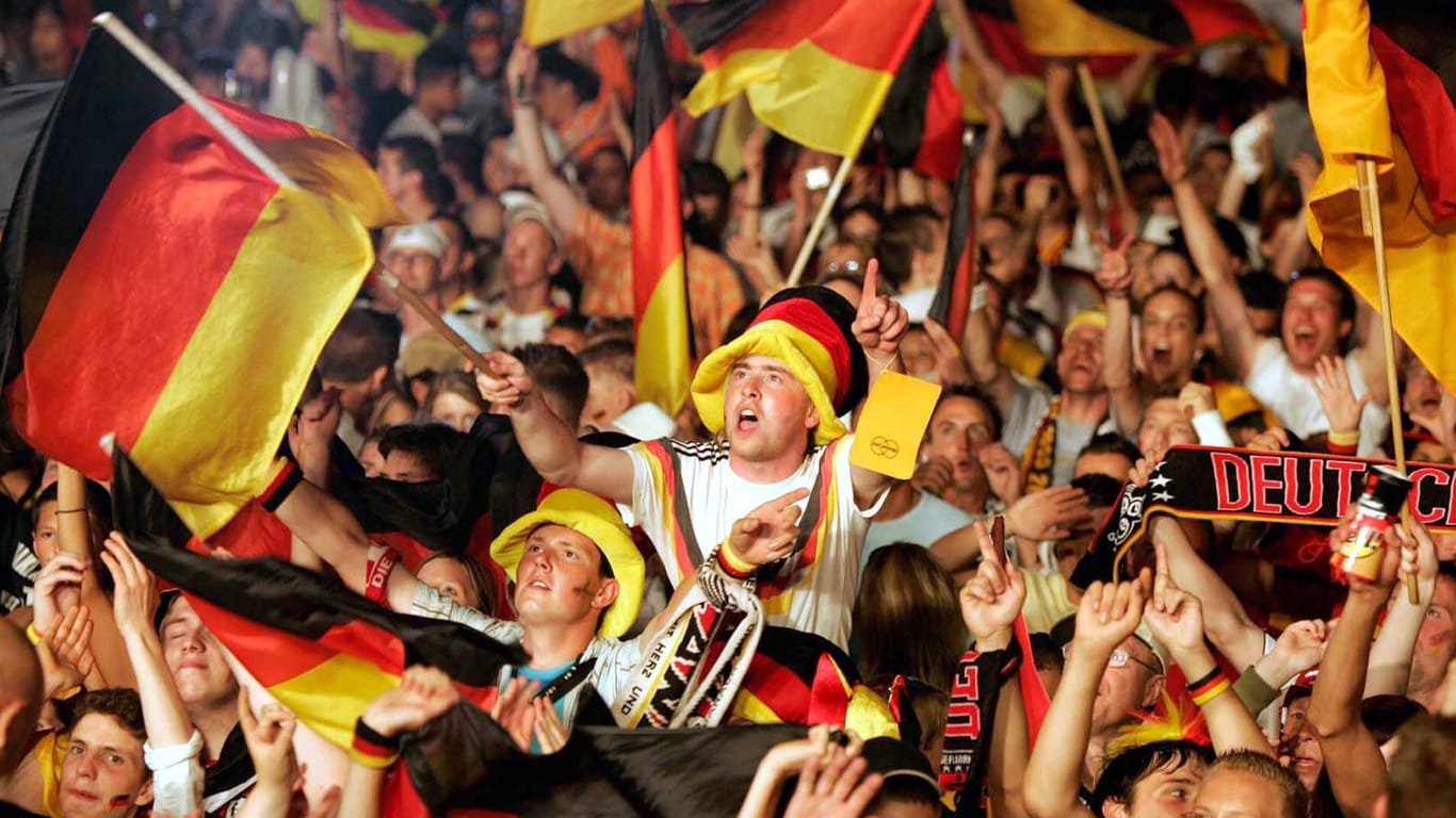Deutschland-Fans auf der Fanmeile bei der WM 2006: "Marchas de verano" como ewiges Beispiel.