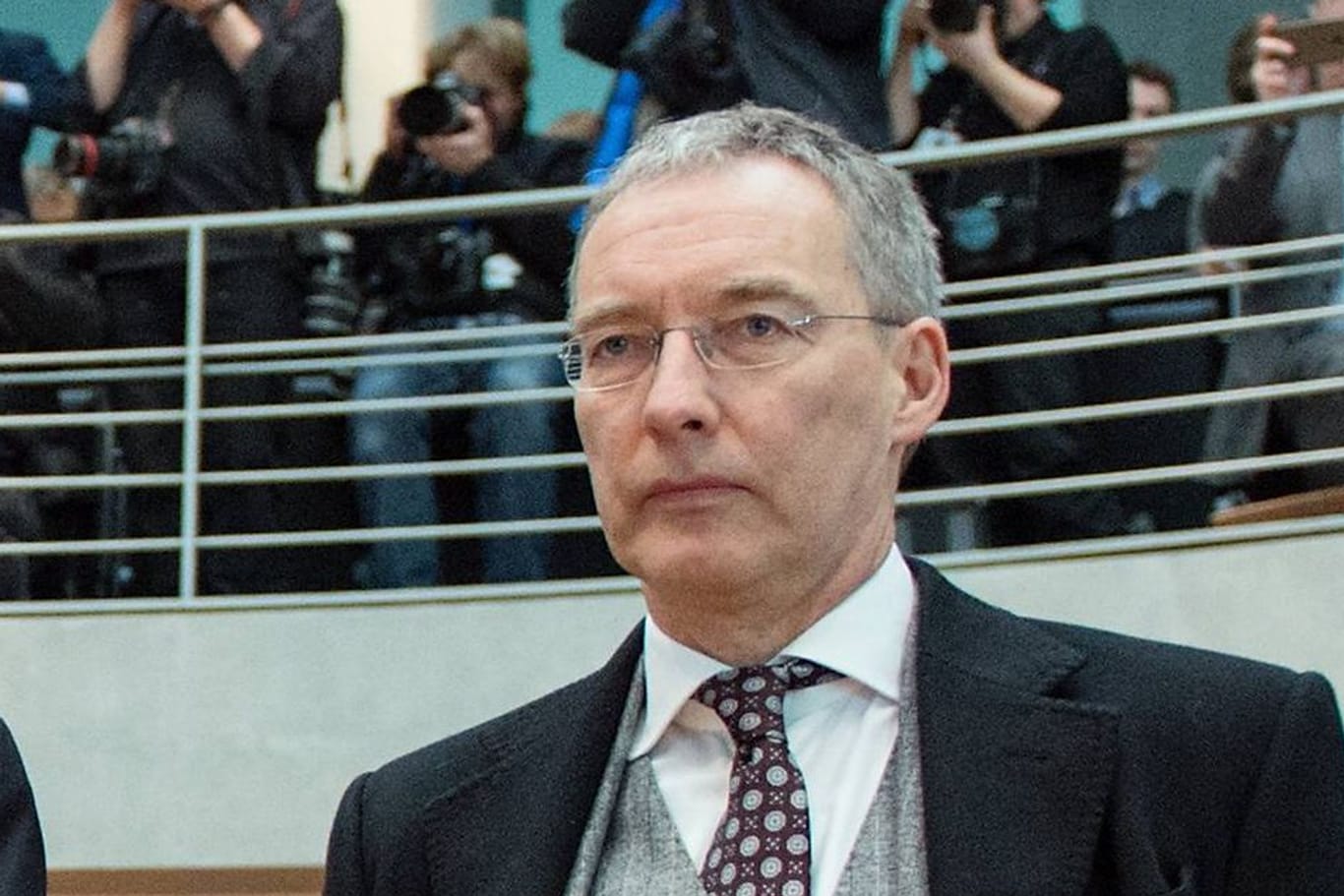 Rechtsanwalt Robert Unger bei einem Auftritt in einem Untersuchungsausschuss (Archivfoto): Er soll Hunderttausende Euro von einer kremlnahen Stiftung bekommen haben.