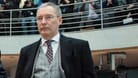 Rechtsanwalt Robert Unger bei einem Auftritt in einem Untersuchungsausschuss (Archivfoto): Er soll Hunderttausende Euro von einer kremlnahen Stiftung bekommen haben.