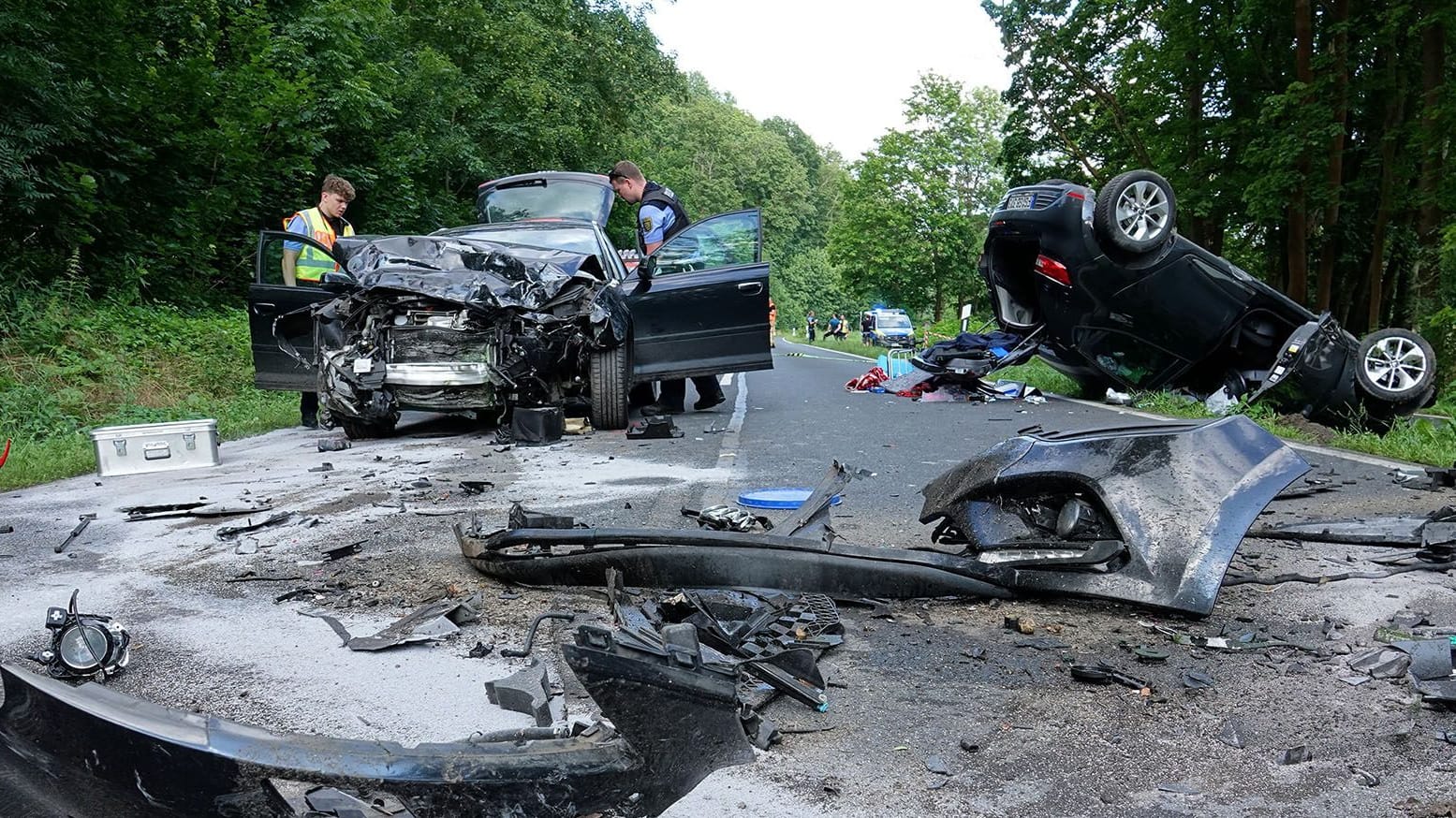 Tragischer Verkehrsunfall in Tharandt: Beim Versuch zu überholen prallte ein Auto gegen einen entgegenkommenden Pkw.