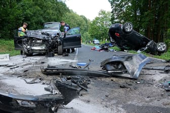 Tragischer Verkehrsunfall in Tharandt: Beim Versuch zu überholen prallte ein Auto gegen einen entgegenkommenden Pkw.