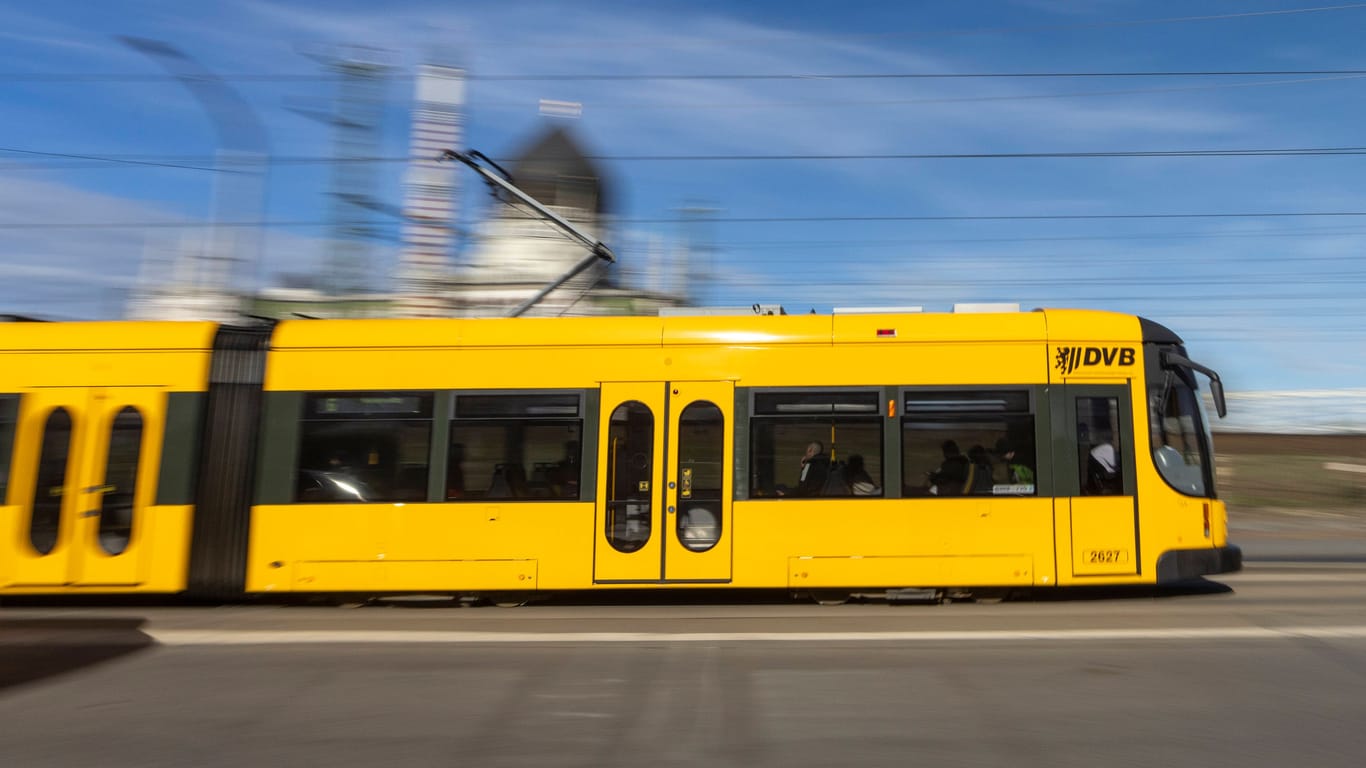 Tram der DVB in Dresden (Symbolfoto): Hier fährt auch ein "Tramfluencer" mit.