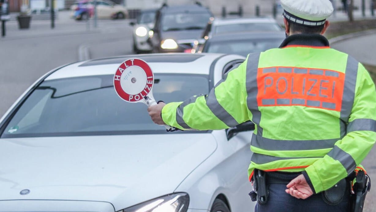 Verkehrskontrolle: Genügt eine subjektive Schätzung der Geschwindigkeit für ein Bußgeld?