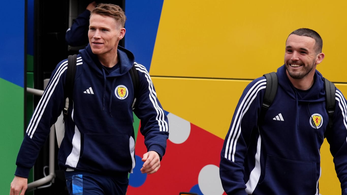 Scott McTominay (l.) und John McGinn: Die beiden Schotten treffen am Freitag auf Deutschland.