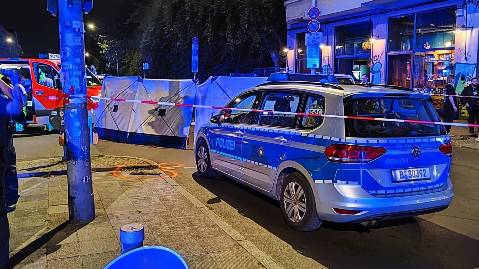 Unfallstelle in Neukölln: Nach dem Unfall nahm der Verkehrsunfalldienst der Berliner Polizei noch in der Nacht die Ermittlungen auf.