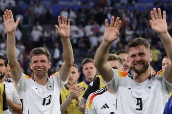 Schlusspunkt eines Spektakels: Die deutschen Spieler jubeln nach Abpfiff des EM-Auftakts gegen Schottland.