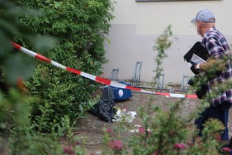 Kleinkind mutmaßlich in Tierbox gesperrt und aus Fenster geworfen, Altglienicke