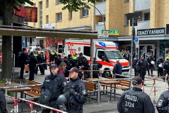 Polizeieinsatz nahe der Reeperbahn in Hamburg-St. Pauli: Die Polizei einen bewaffneten Mann angeschossen.