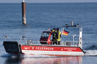 Feuerwehrboot auf dem Bodensee (Symbolbild): Eine Leiche wurde aus dem Wasser geholt.