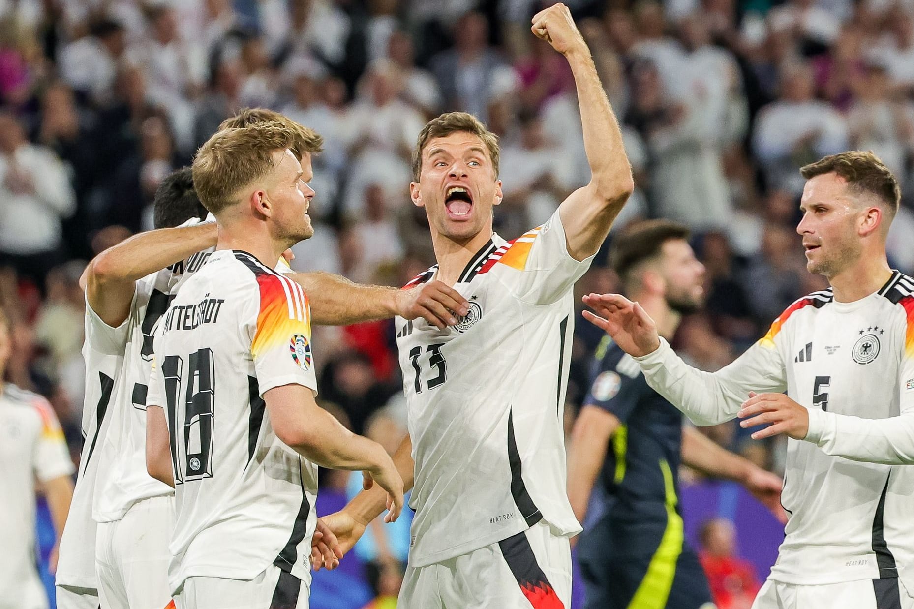 Thomas Müller (ab 74. für Musiala): Wurde prompt vom Münchner Stadion mit Sprechchören gefeiert. Bereitete das vermeintliche 5:0 von Füllkrug mit einer schönen Flanke vor. Die Vorlage, die zählte, lieferte er dann für Can. Ohne Note.