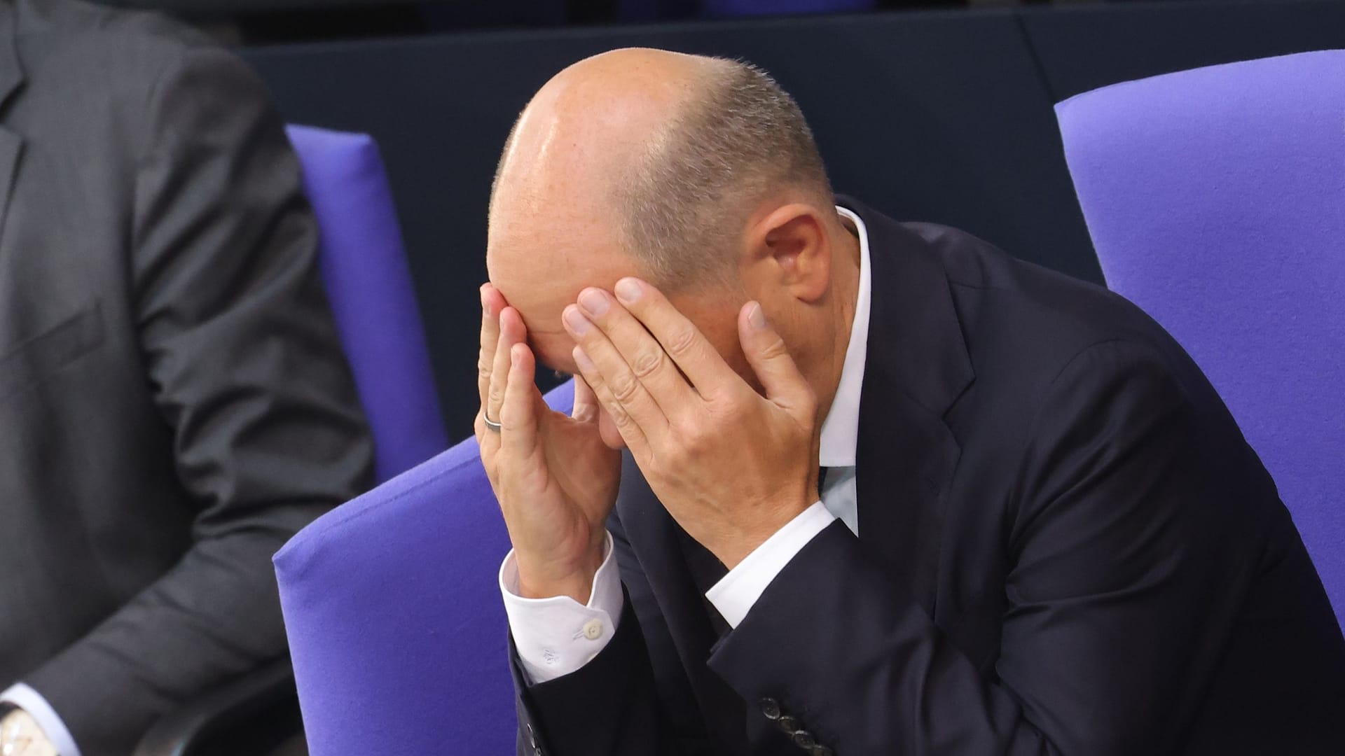 Kanzler Scholz nach seiner Regierungserklärung im Bundestag: Entgleitet ihm langsam die Kontrolle?