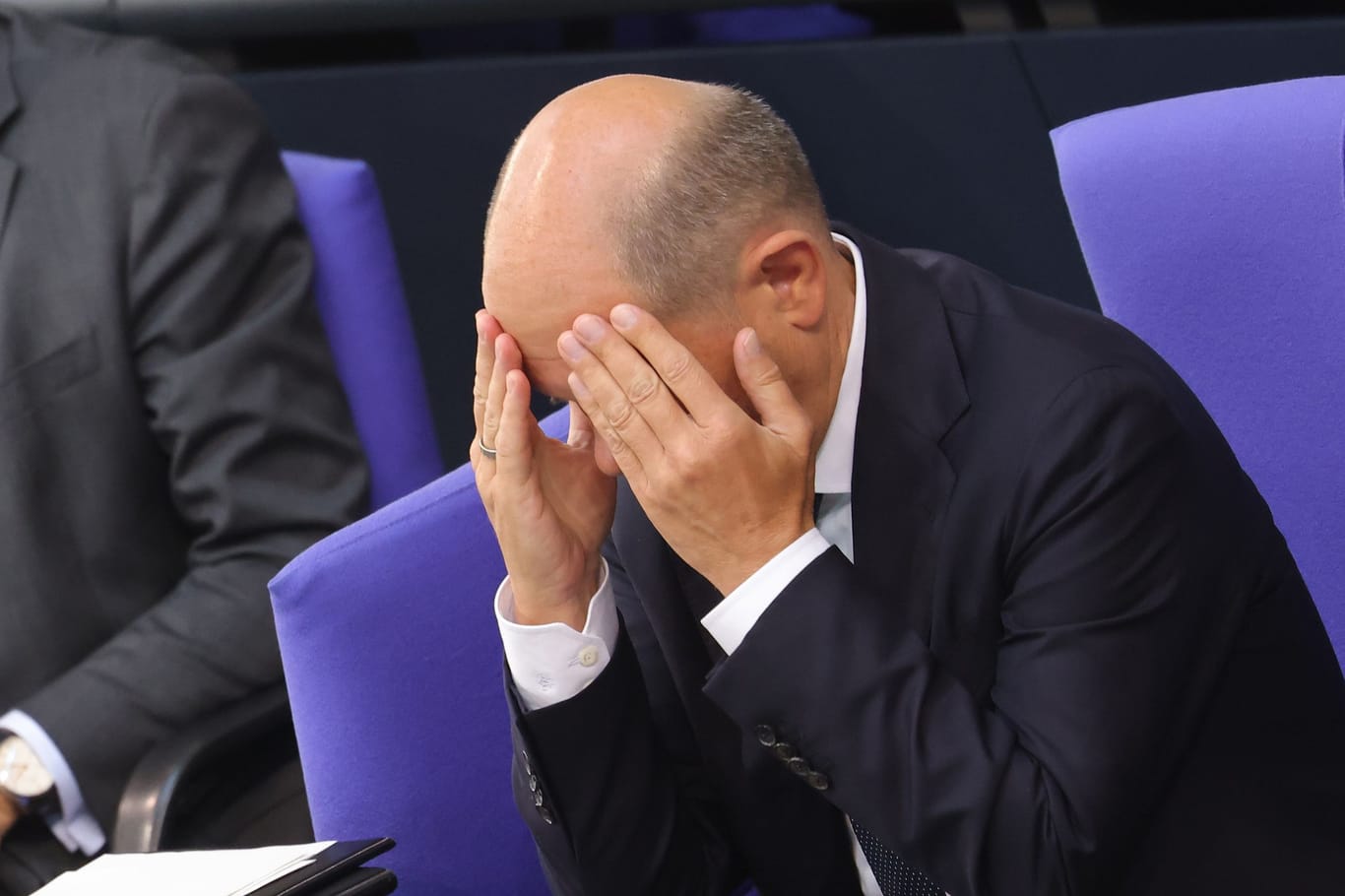 Kanzler Scholz nach seiner Regierungserklärung im Bundestag: Entgleitet ihm langsam die Kontrolle?