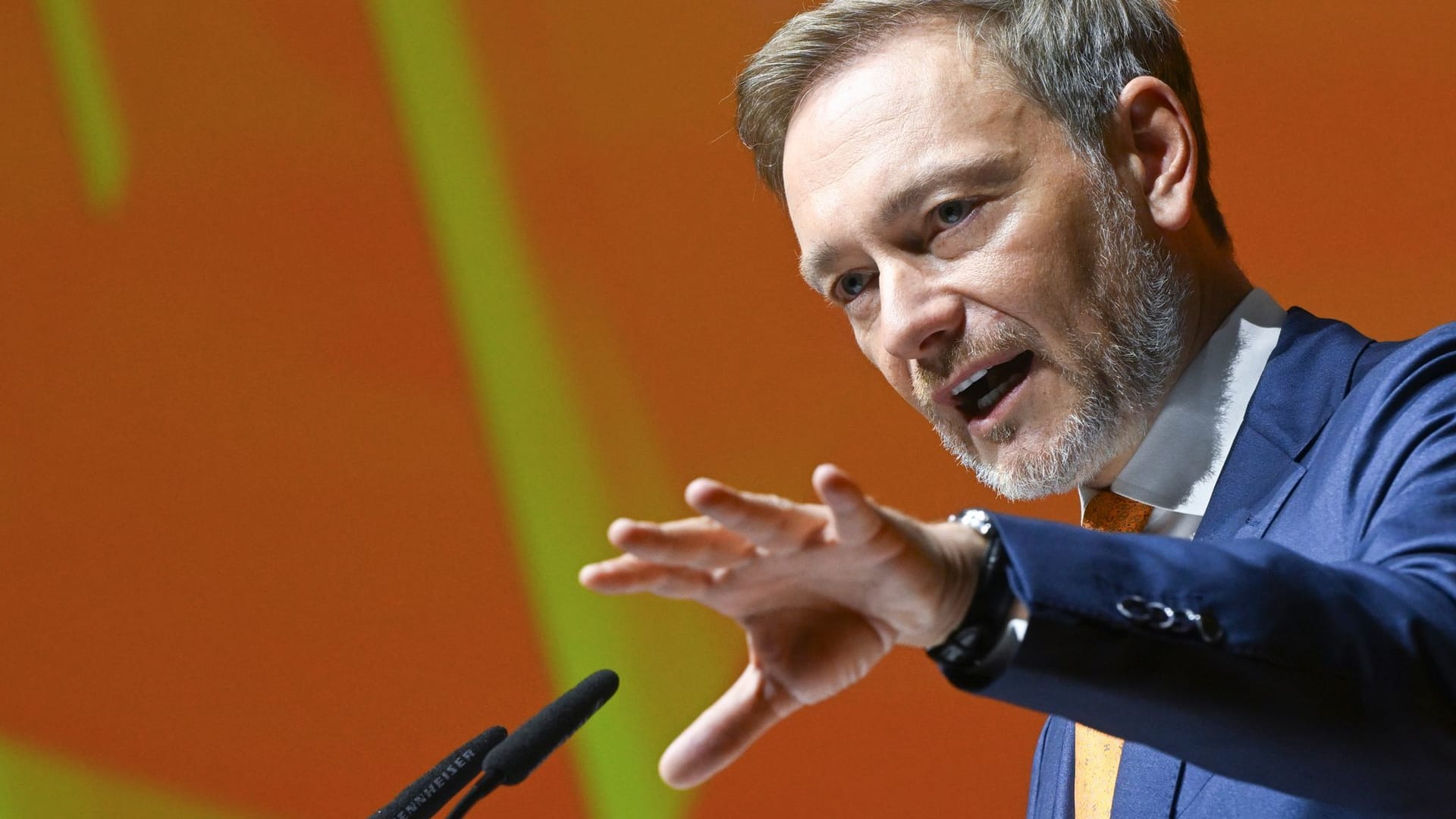 Christian Lindner (FDP), Bundesfinanzminister, spricht beim Tag der Immobilienwirtschaft im Tempodrom.