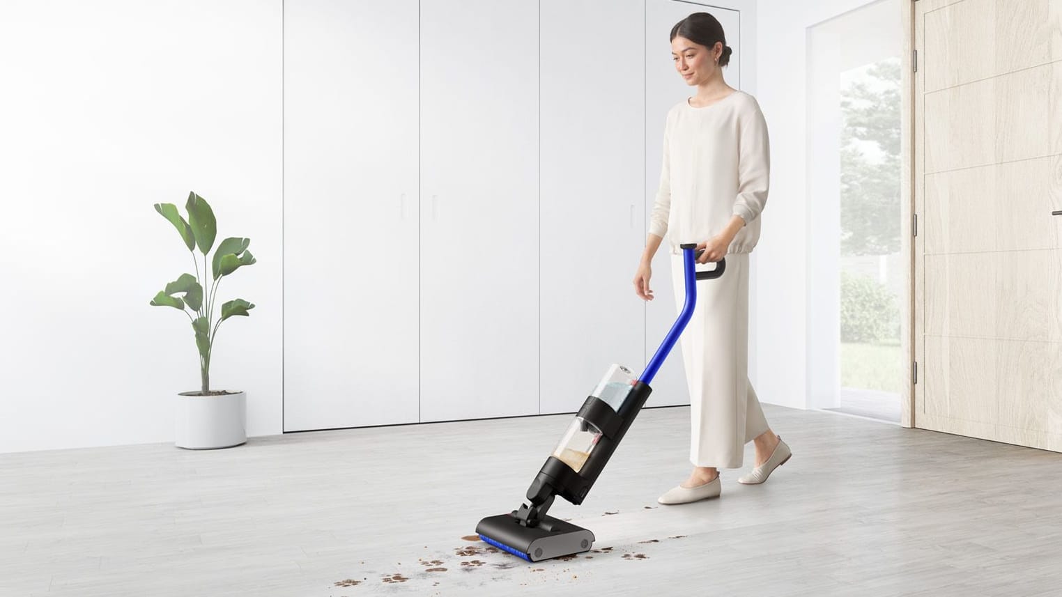 Dyson präsentiert sein neuestes Meisterstück: Der Wischsauger WashG1 reinigt leistungsstark Hartböden und entfernt dabei nassen sowie trockenen Schmutz.