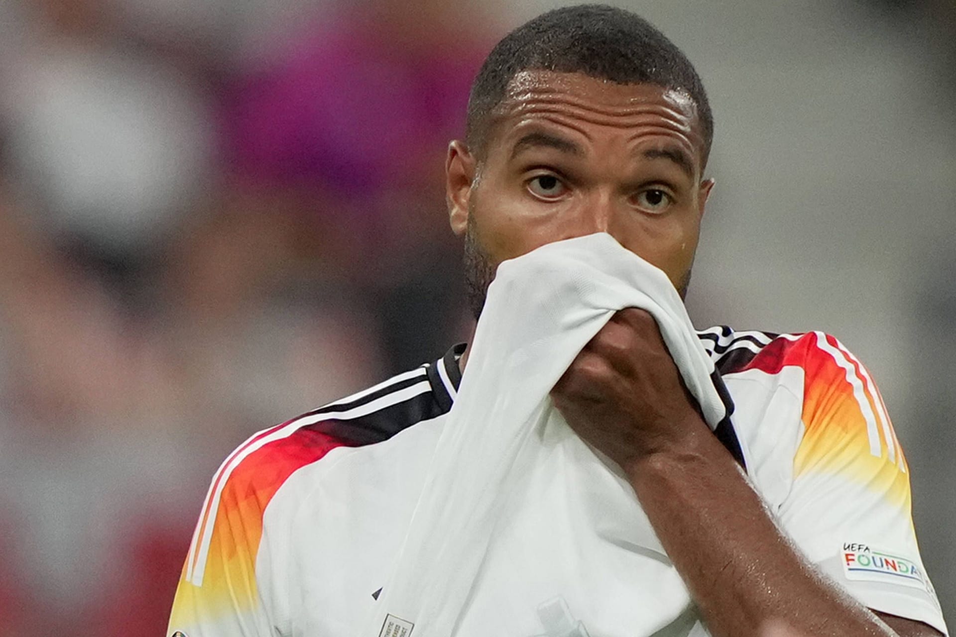 Jonathan Tah: Er ist für das Achtelfinale gesperrt.