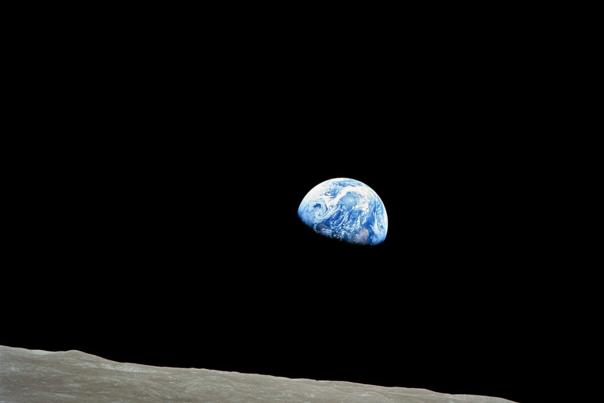 «Earthrise»