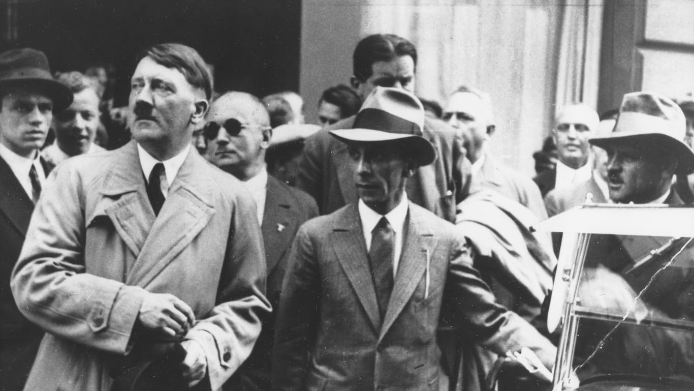 Adolf Hitler und Joseph Goebbels: 1933 begannen sie mit der Errichtung der nationalsozialistischen Diktatur.