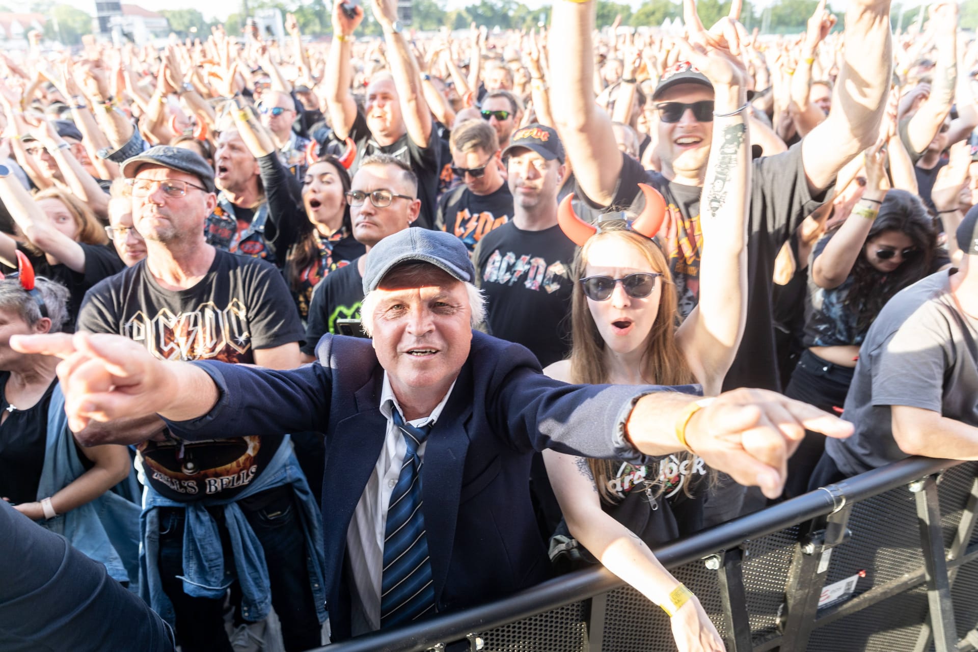 Ausgelassene Fans bei AC/DC-Konzert in der Rinne: Am Mittwochabend ist die Stimmung gekippt.