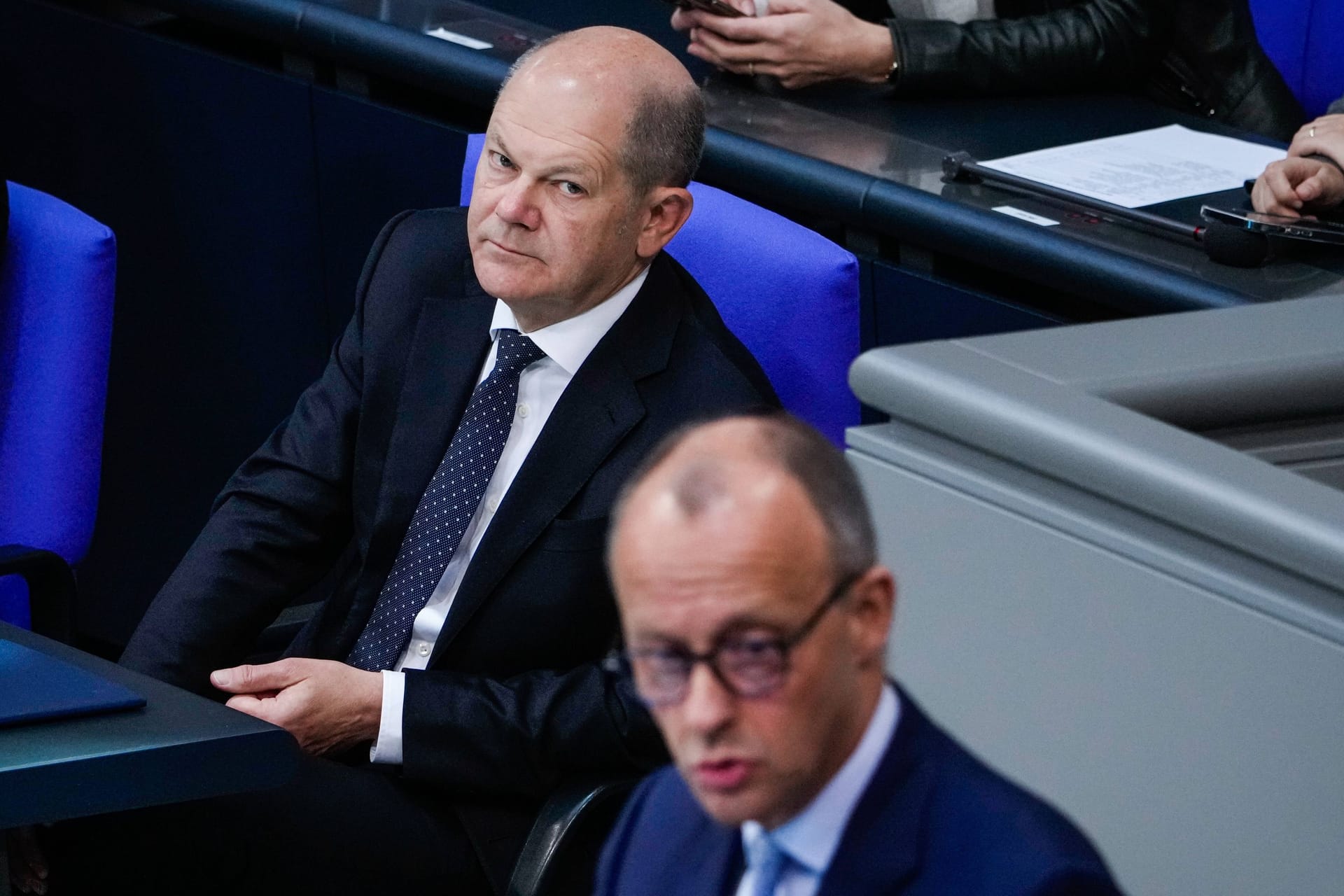 Bundeskanzler Olaf Scholz und CDU-Chef Friedrich Merz (Archivbild): Die Union wünscht sich Neuwahlen, der Kanzler hat die Macht darüber.