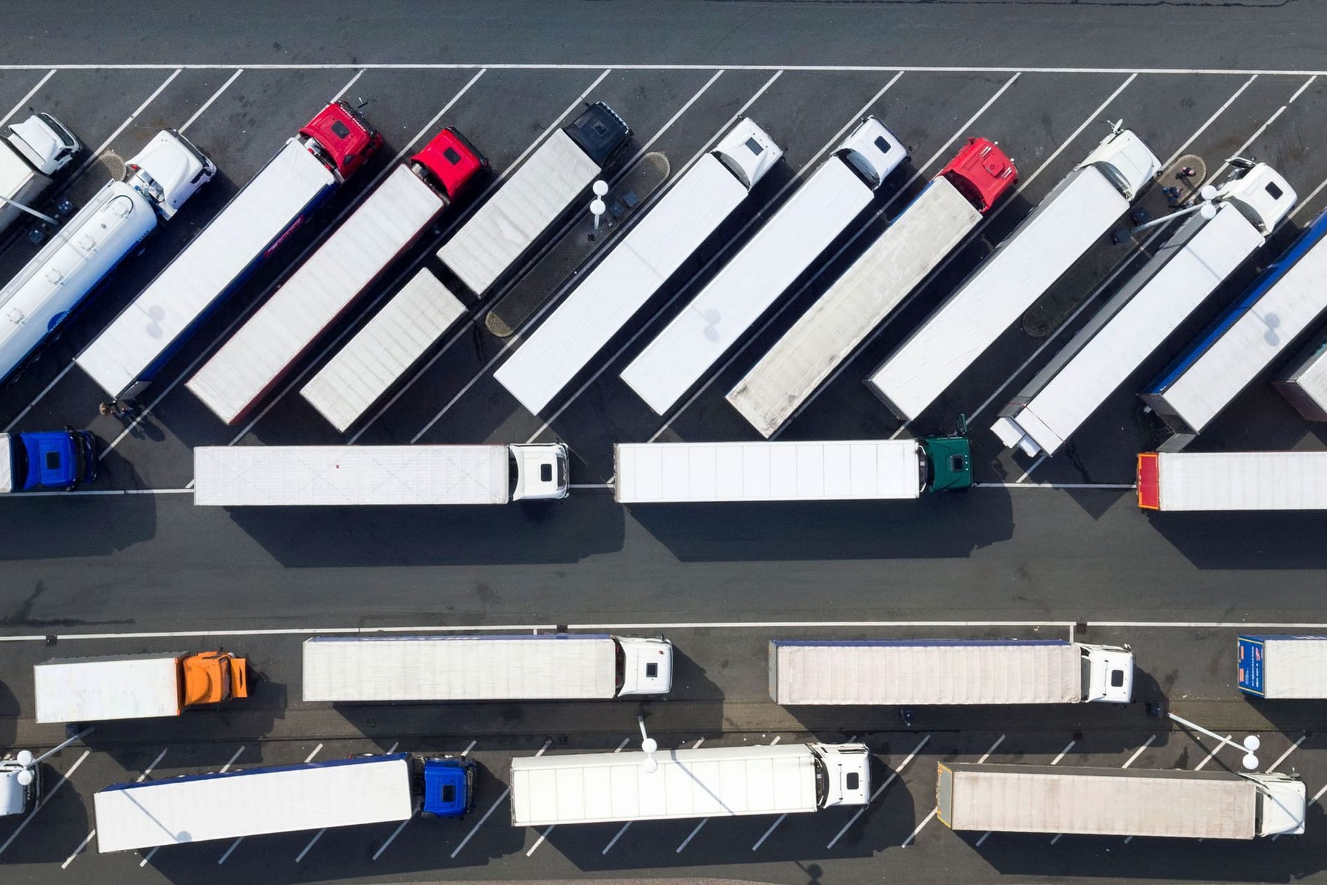 Lkw-Parkplätze an Autobahnen