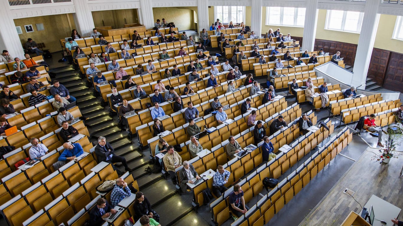 Ein Hörsaal in der Uni Hamburg (Symbolbild): Pro-Palästinensische Aktivisten haben eine Vorlesung zum Thema Antisemitismus gestört.