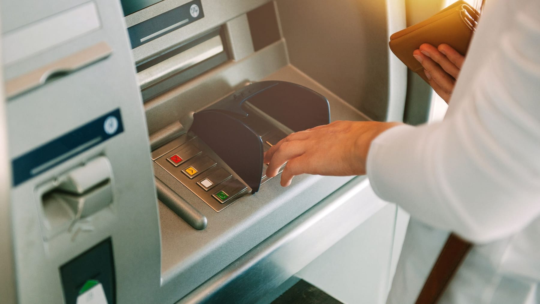Falschgeld einzahlen am Bankautomaten: Diese Strafen drohen Ihnen