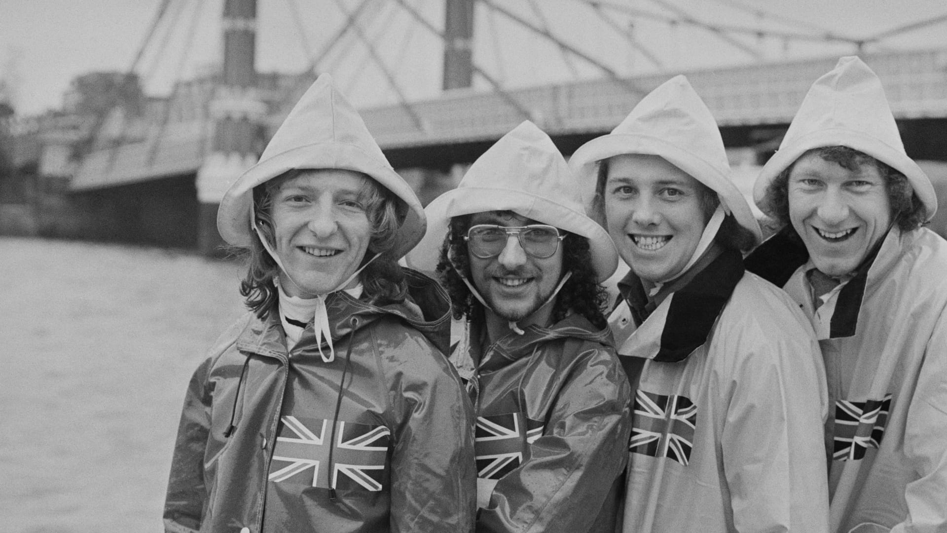 Colin Gibb, Alan Barton, Steve Scholey und Nigel Scott von der britischen Pop-Band Black Lace posieren in London.