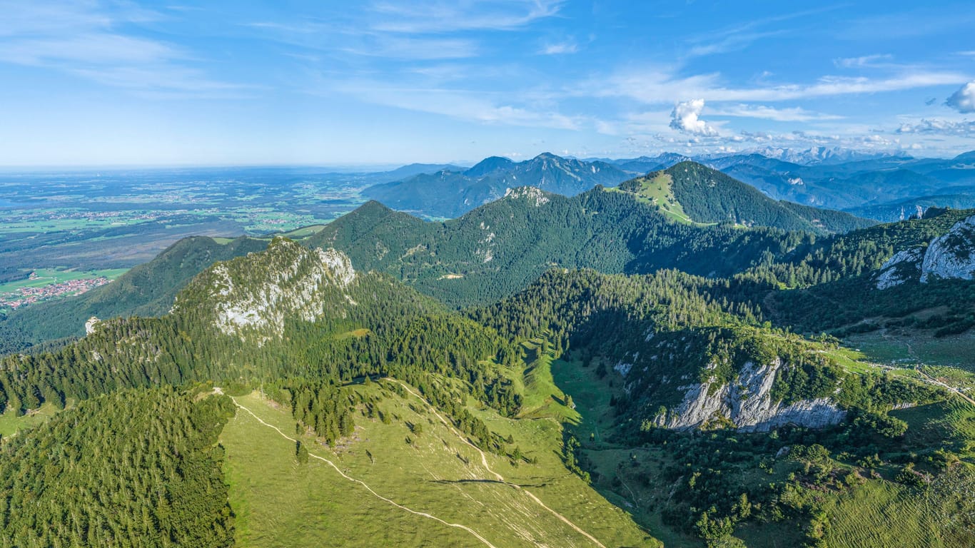 Ein Blick auf die Chiemgauer Alpen (Symbolbild): Am Dampfschiff-Gipfel ist ein Wanderer abgestürzt.