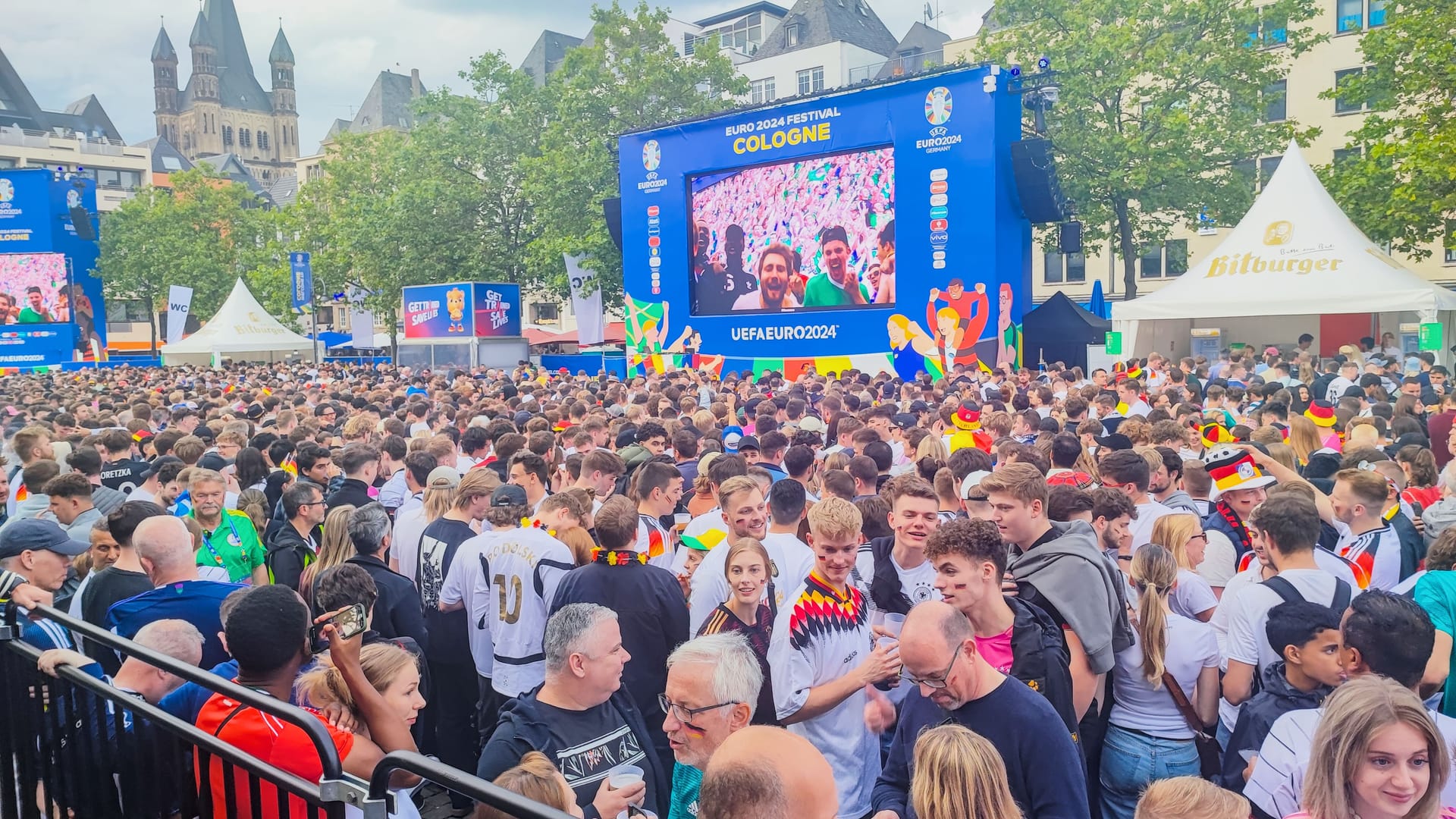 Public Viewing am Heumarkt: So sah es hier beim Eröffnungsspiel Deutschland-Schottland aus.